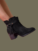 Μποτάκια suede με ζωνάκι και κρόσσια - Μαύρο - thefashionproject.gr - The Fashion Project