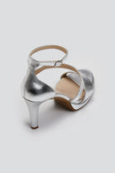 Πέδιλα δερμάτινα με λεπτή φιάπα Ragazza 0932 - Ασημί - thefashionproject.gr - RAGAZZA