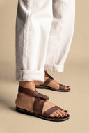 Sandálias em pele Slanted Closure - Castanho-escuro Matte