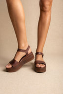Plateformes en cuir, large bride - marron mat