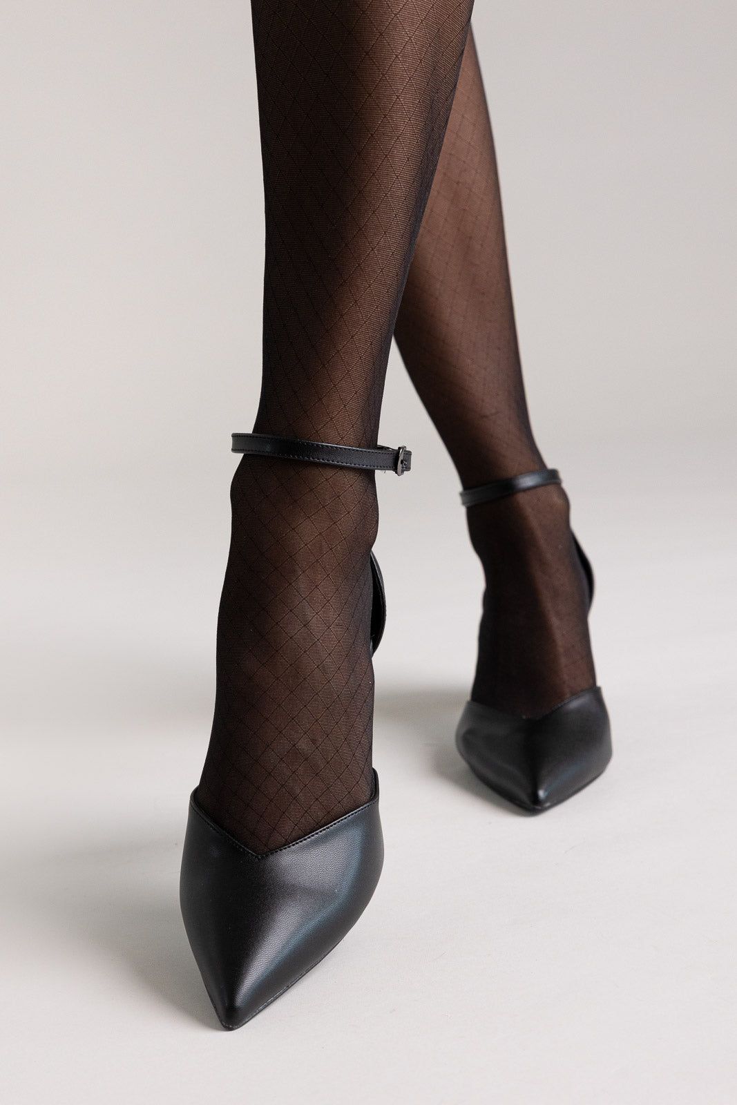 Pointed Pumps Side Cut - Black-Pointed Pumps Side Cut - Black