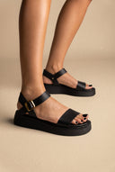 Flatform-Sandalen aus Leder Ankle Strap – Schwarz