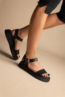 Flatform-Sandalen aus Leder Ankle Strap – Schwarz
