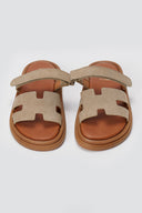 Σουέντ σανδάλια με velcro- Τάουπε