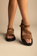 Σανδάλια Flatform από nubuck με μπαρέτα - Mocha