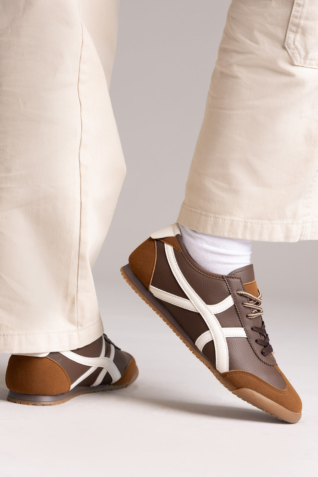 Low Top Bicolor Sneakers - Dark Brown Matte