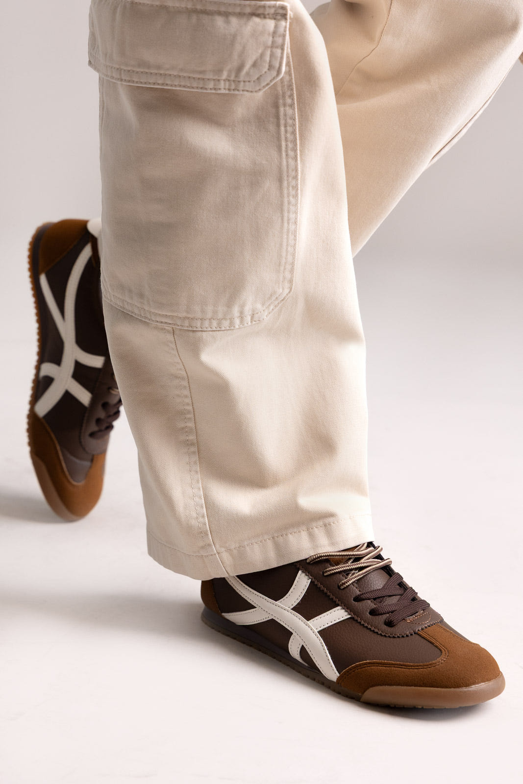 Low Top Bicolor Sneakers - Dark Brown Matte