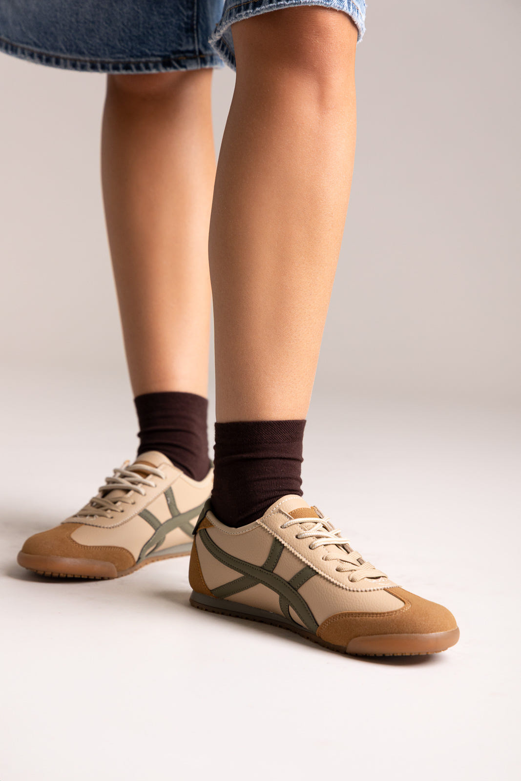 Low Top Bicolor Sneakers - Green