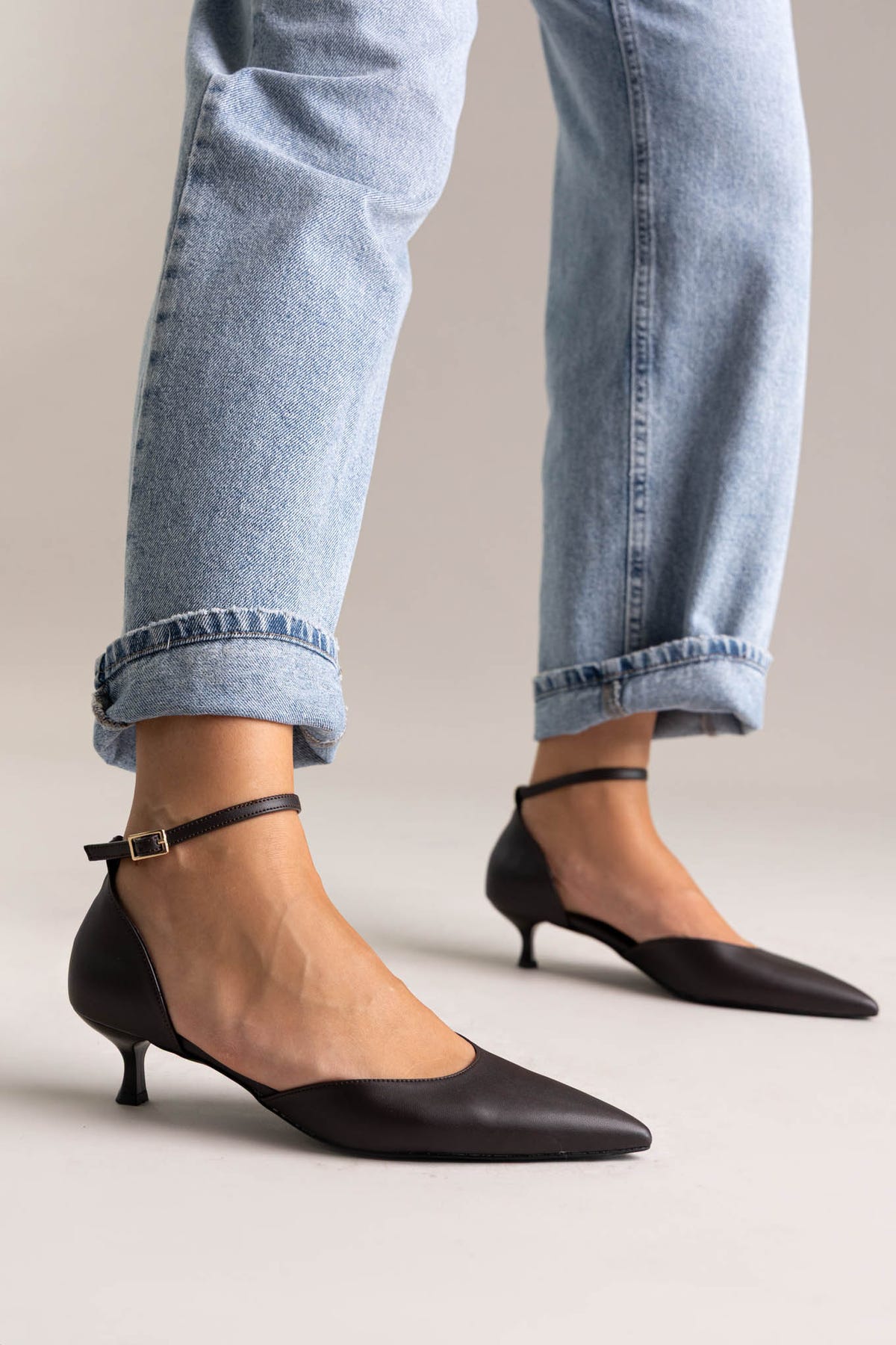 Zapatos de salón Cutout tacón kitten - Marrón oscuro mate