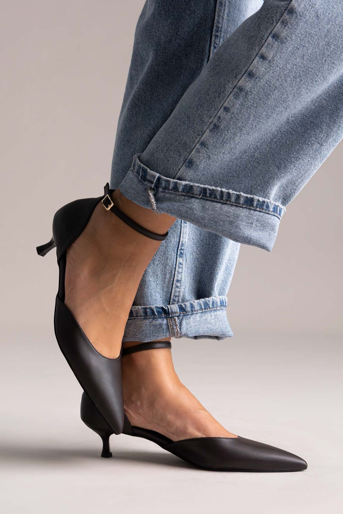 Zapatos de salón Cutout tacón kitten - Marrón oscuro mate