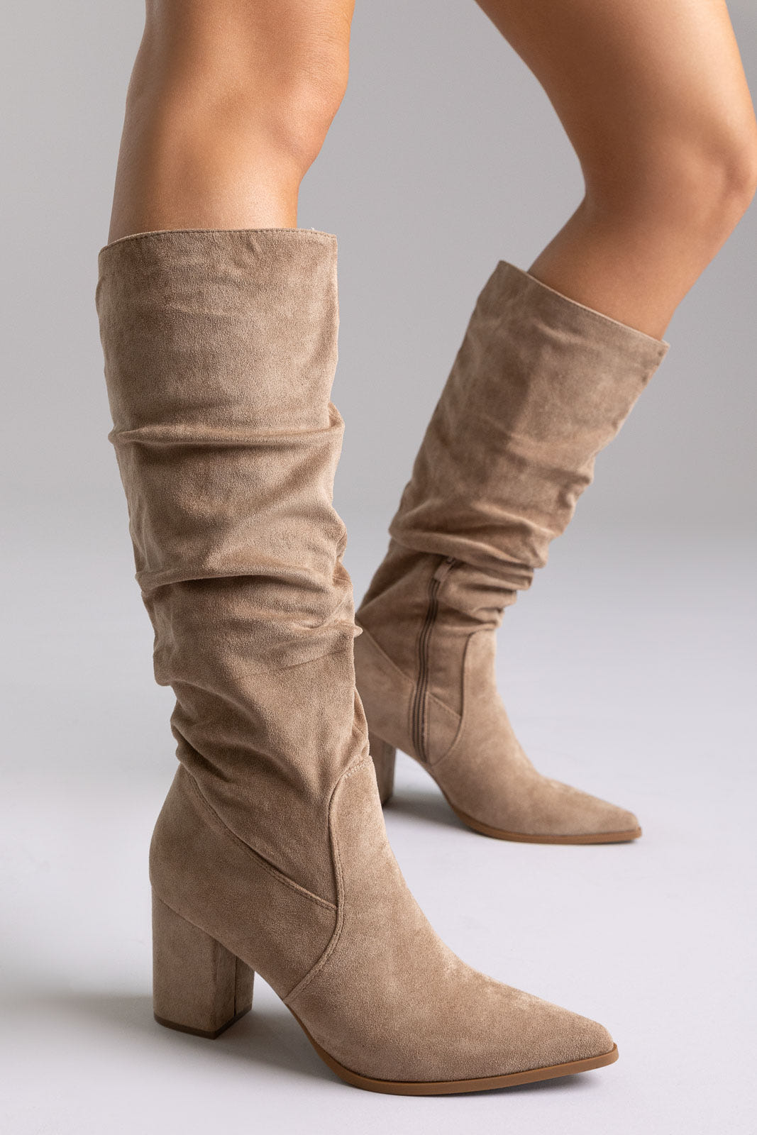 Boots Pointed Toe - Taupe Suede