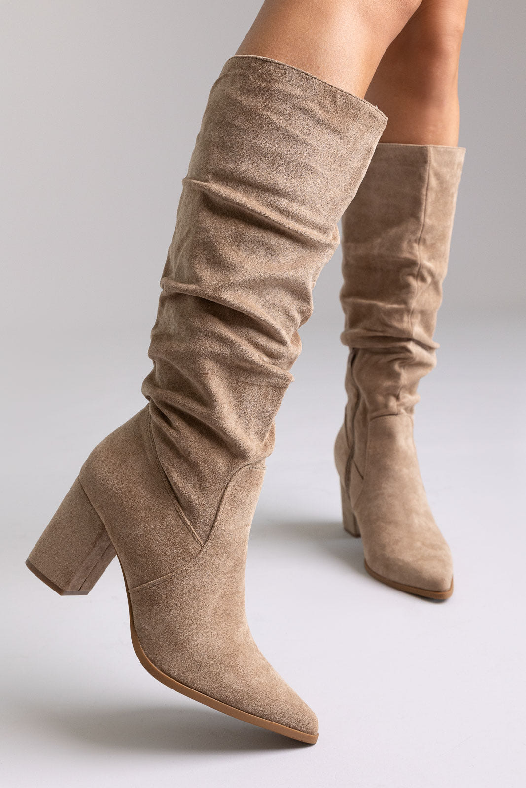 Boots Pointed Toe - Taupe Suede