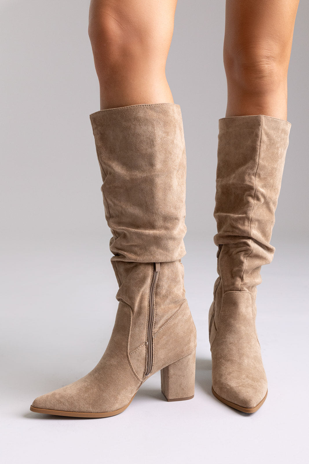 Boots Pointed Toe - Taupe Suede