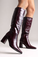 Μπότες με μυτερή μύτη και τετράγωνο τακούνι - μπορντό croc