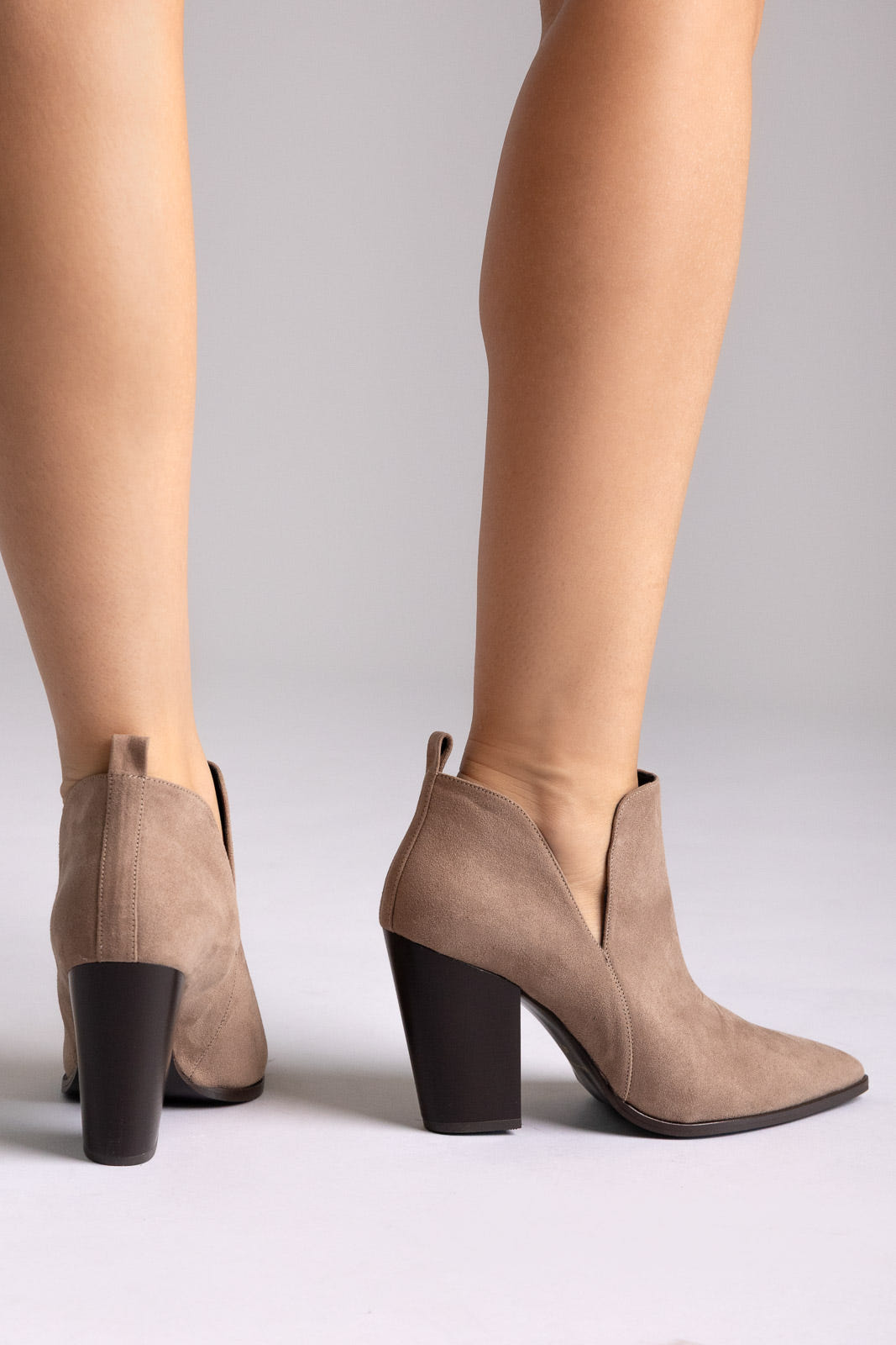 Botines Cowboy con Cutout - Ante taupe