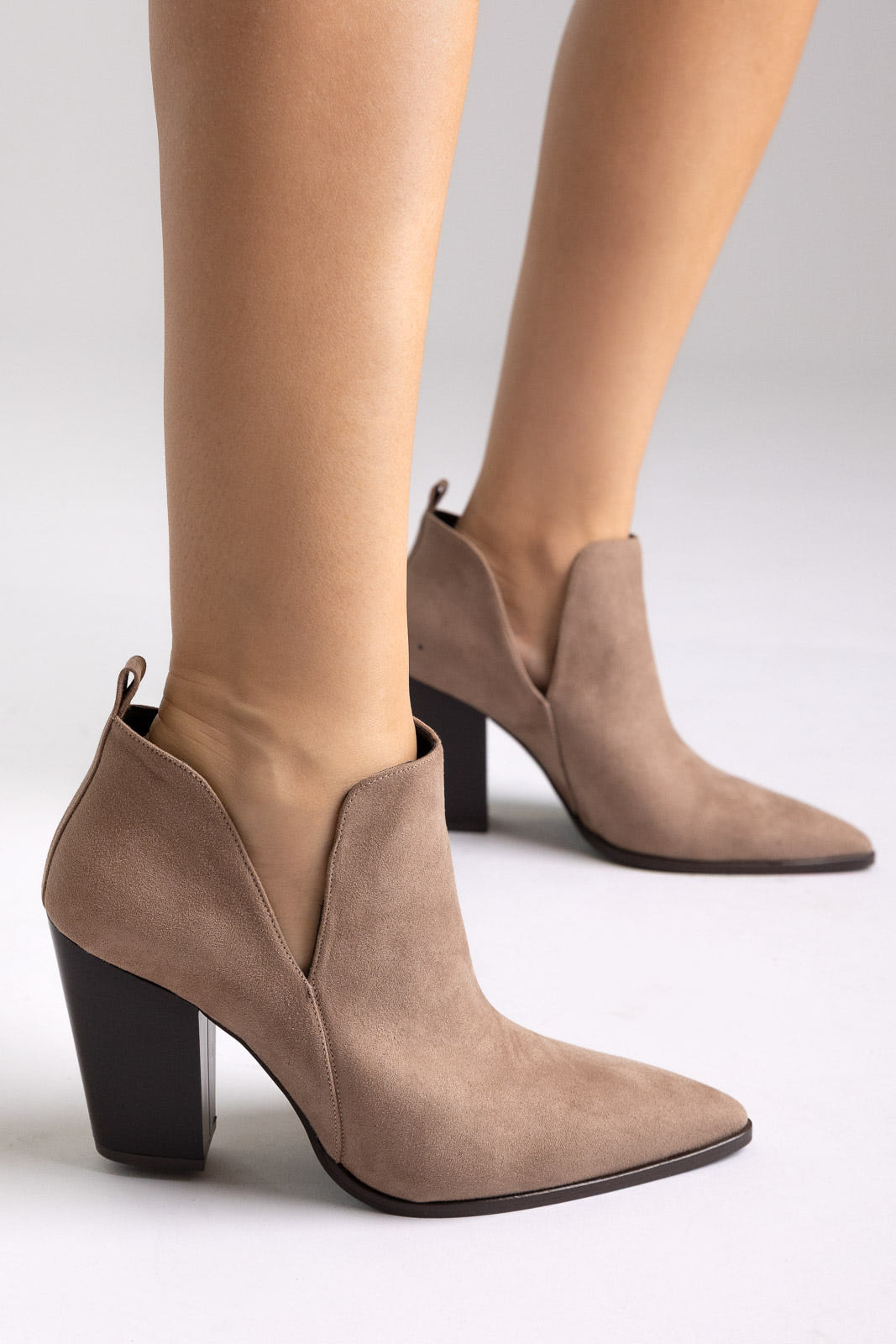 Botines Cowboy con Cutout - Ante taupe
