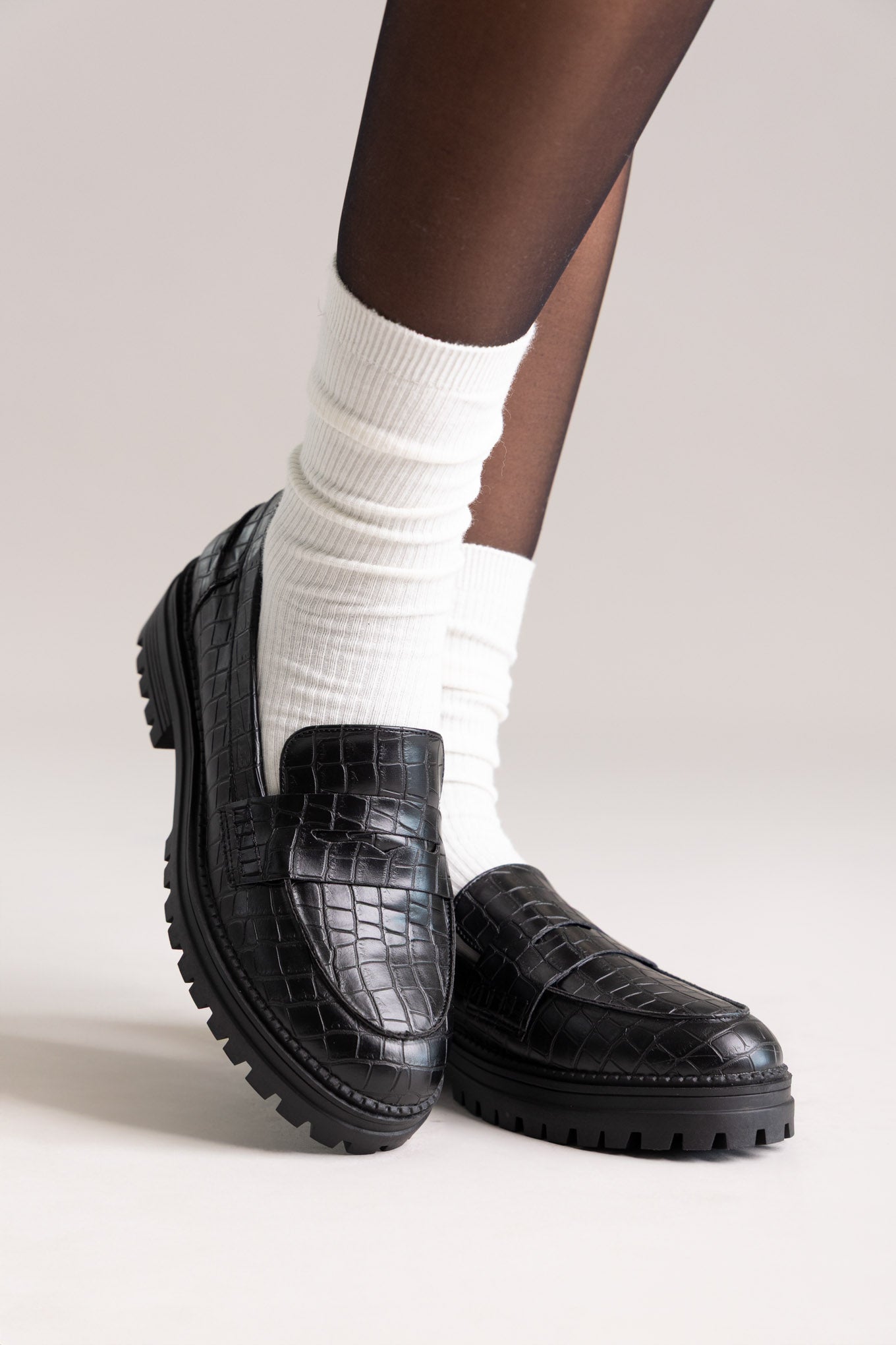 Μοκασίνια με ανάγλυφο κροκό - Μαύρο croc