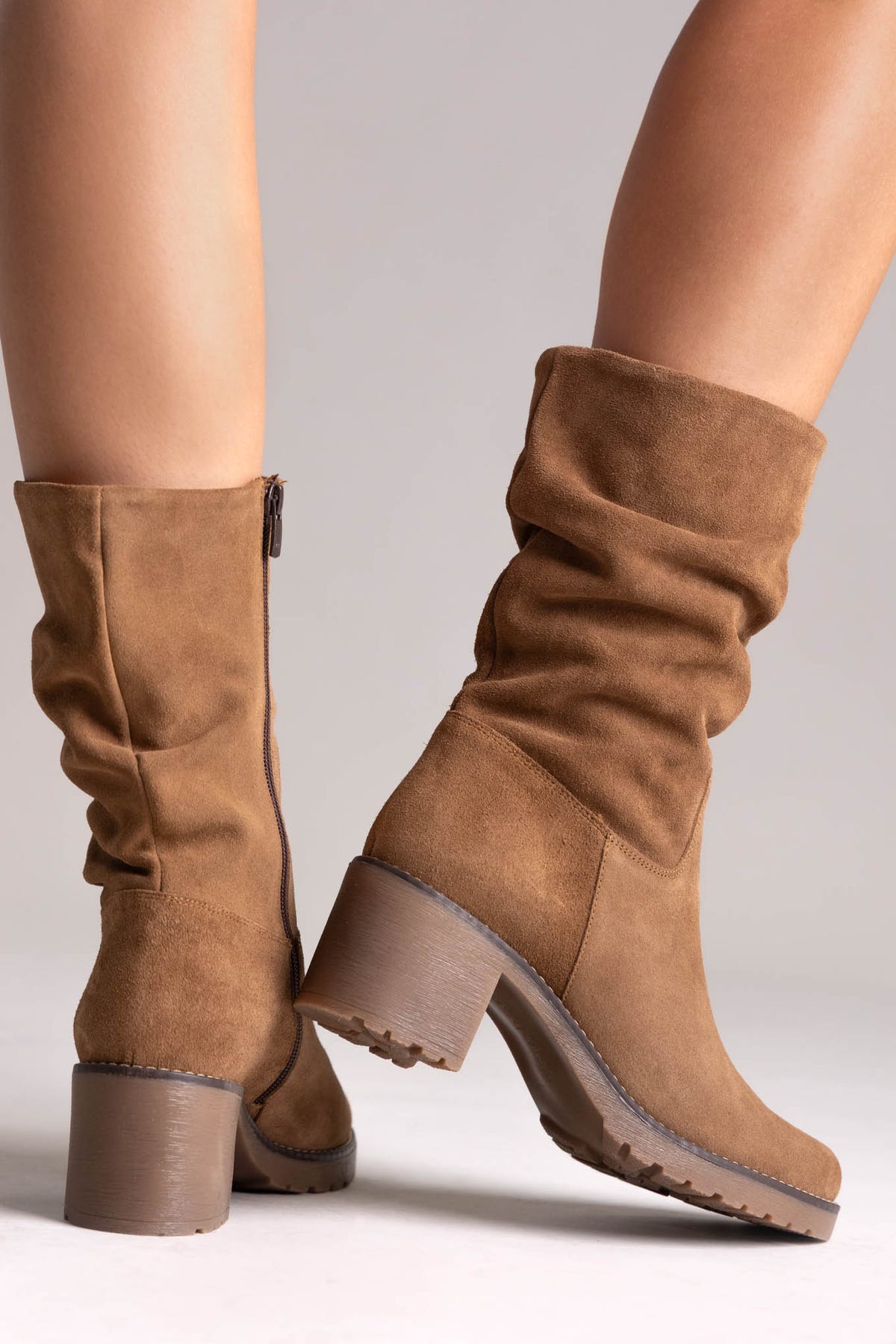 Slouch Stiefeletten – Taupe Veloursleder