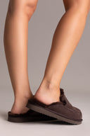 Χειμερινές παντόφλες με γούνα KELARA - Καφέ Σουέτ