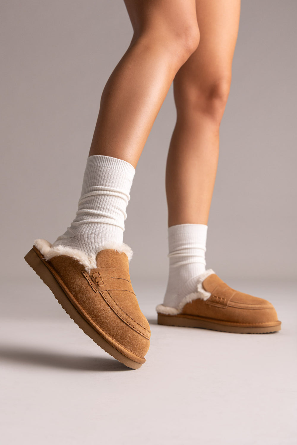 Χειμερινές παντόφλες με γούνα - Καμηλό Σουέτ