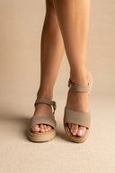 Sandales en daim beige