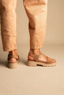 Sandales en daim camel