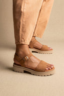 Sandales en daim camel