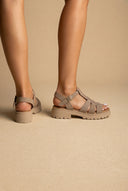 Sandali in camoscio con cinturino alla caviglia - Beige Suede