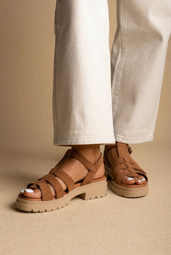 Veloursleder Sandalen mit Knöchelriemen – Tan Veloursleder