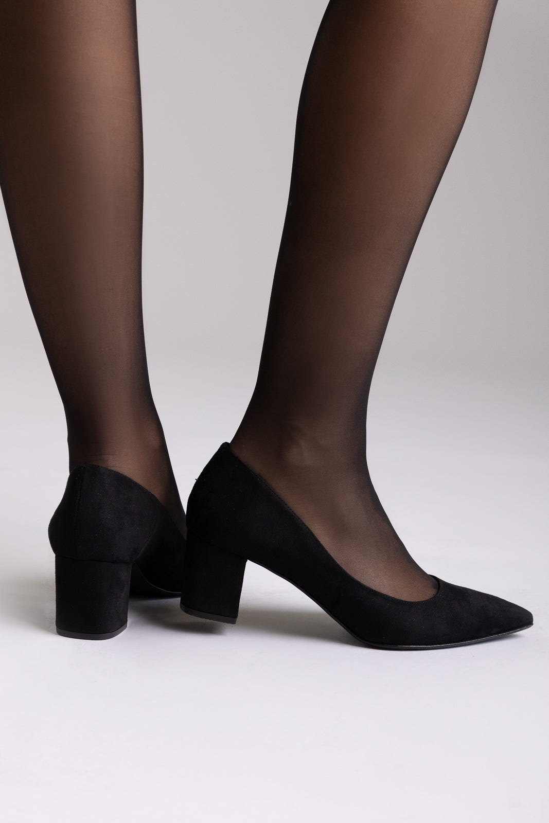 Block Heel Spitz Toe Pumps – Black Veloursleder