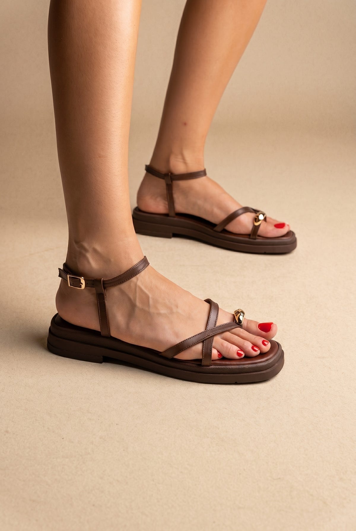 Sandales flatform entre-doigt - Marron mat