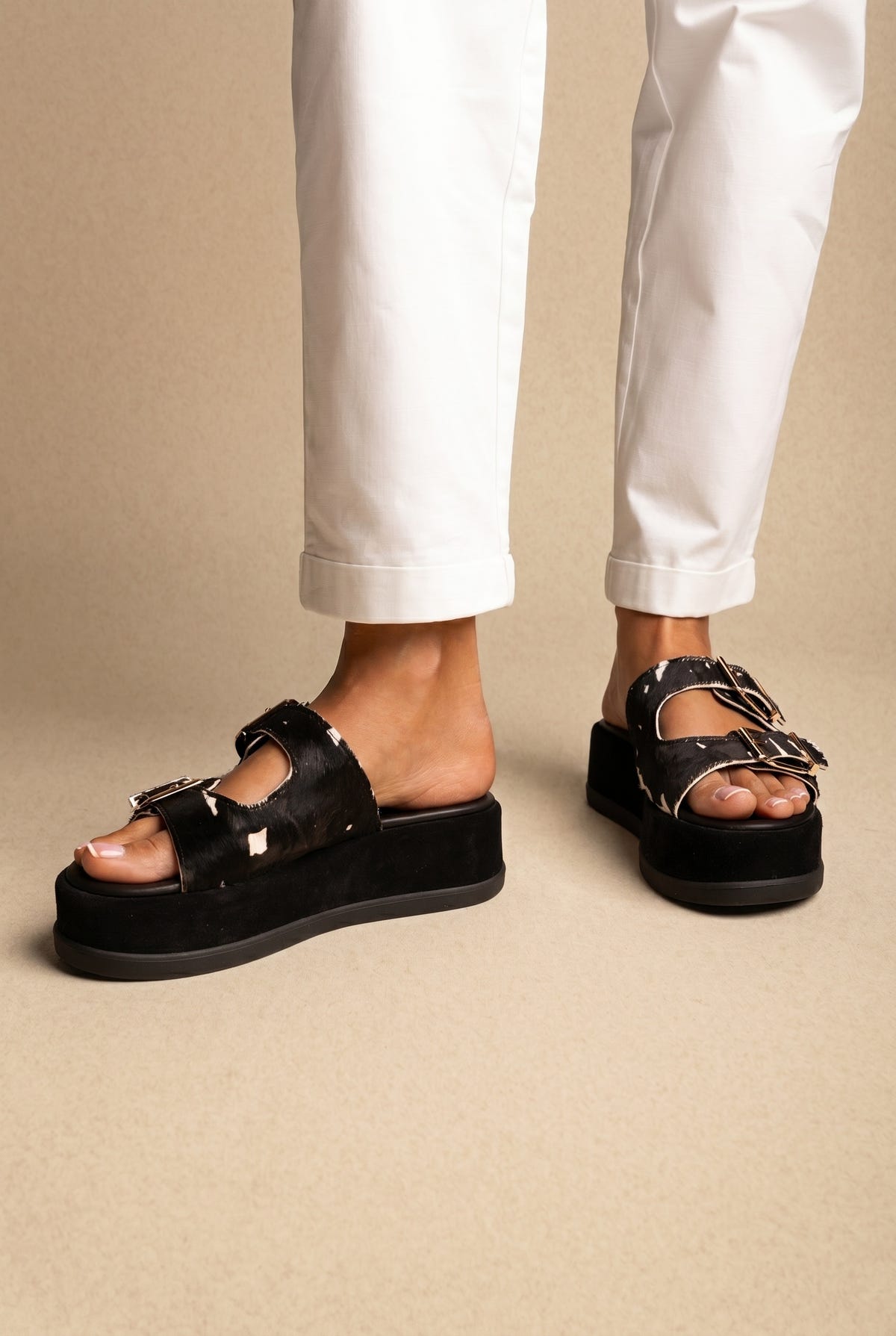 Sandalias flatform - Pony negro efecto vaca