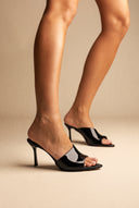 Mules mit Stilettoabsatz – Black Lackoptik