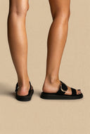 Σανδάλια Flatform με αγκράφα - Μαύρο Σουέντ