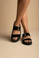 Σανδάλια Flatform με αγκράφα - Μαύρο Σουέντ