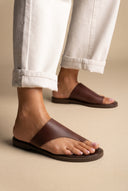 Sandales à anneau d’orteil en cuir - marron mat