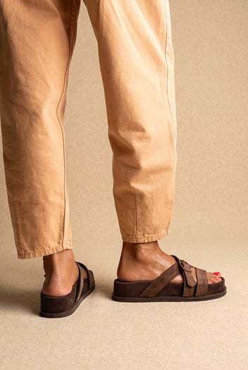 Sandálias flatform com fivela - Camurça castanha