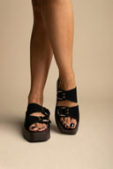 Σανδάλια με Μεταλλική Λεπτομέρεια - Μαύρο Σουέντ