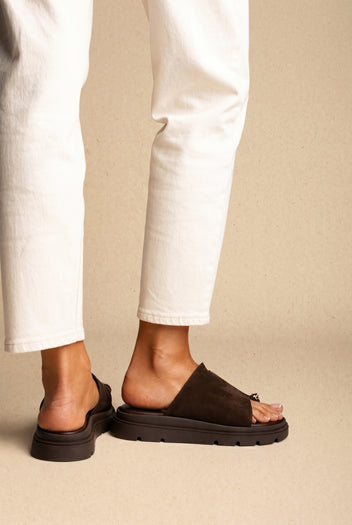 Sandálias flatform com anel no dedo - Castanho-escuro Camurça