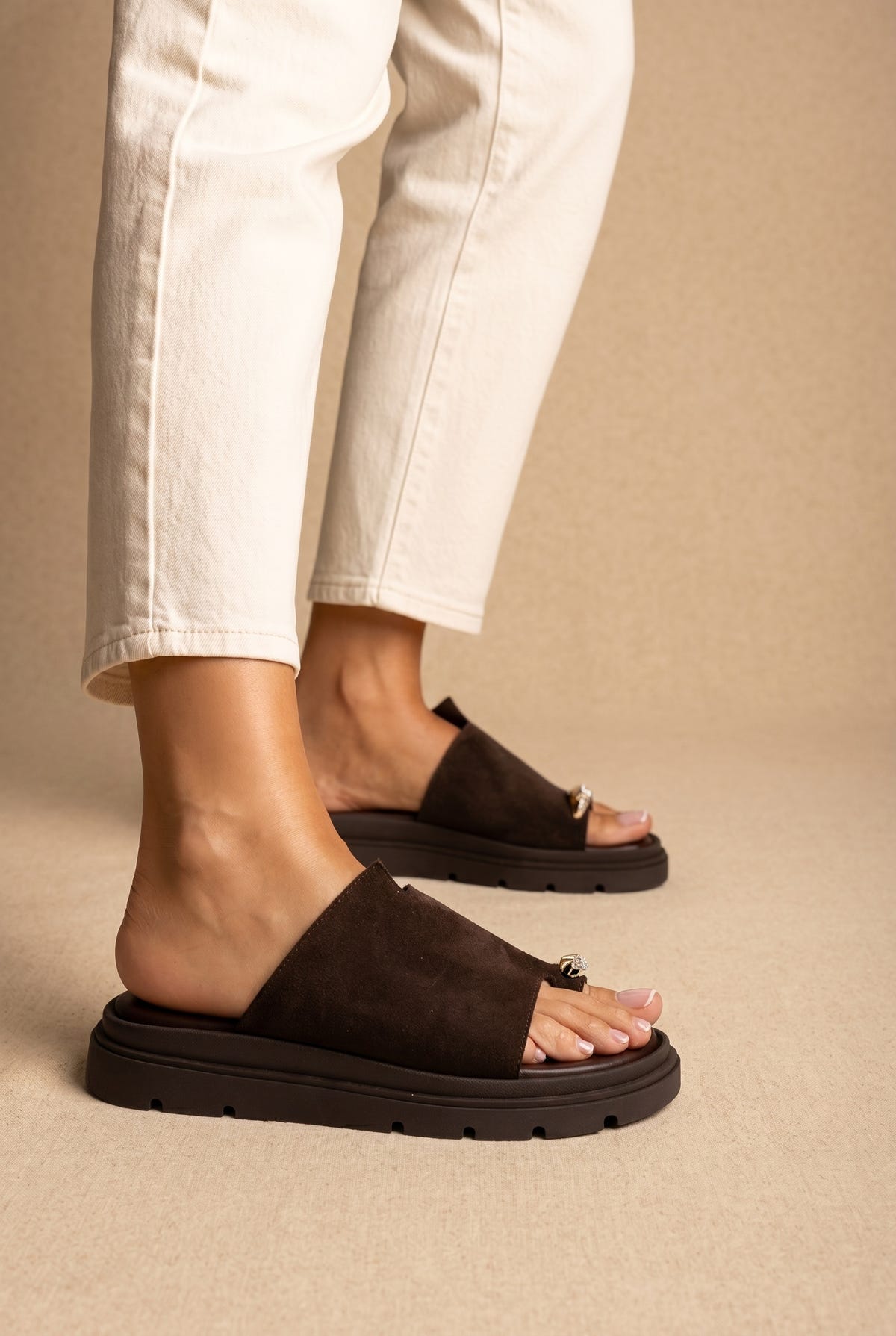 Sandálias flatform com anel no dedo - Castanho-escuro Camurça