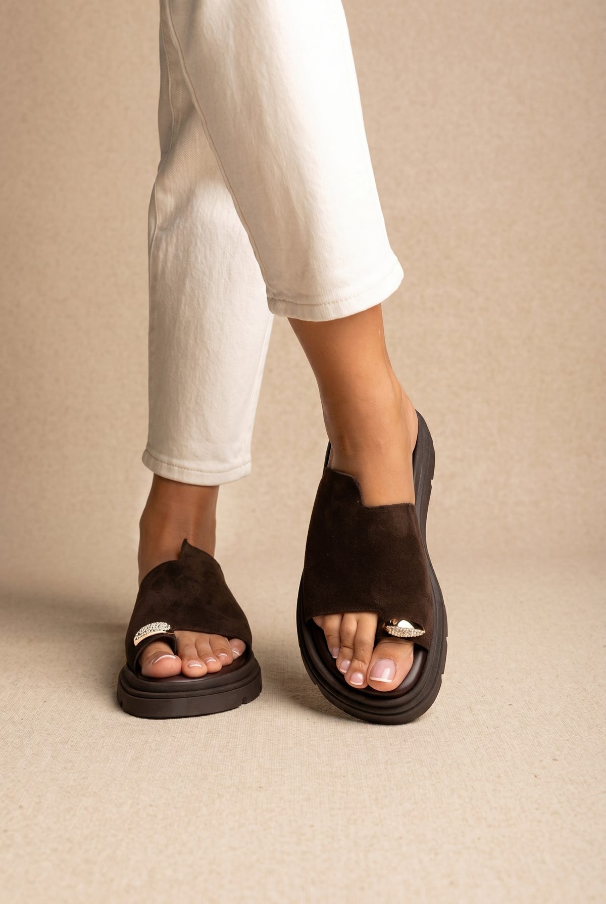 Sandálias flatform com anel no dedo - Castanho-escuro Camurça