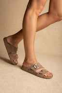 Sandalias con tira de hebilla - Ante taupe