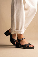 Sandalias con tira al tobillo - Negro Mate