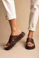 Toe Ring Flatform Sandali - Marrone Opaco