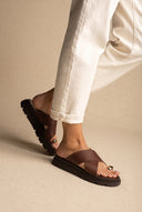 Toe Ring Flatform Sandali - Marrone Opaco
