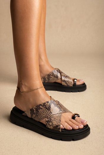 Toe Ring Flatform Sandali - Beige Snake Print