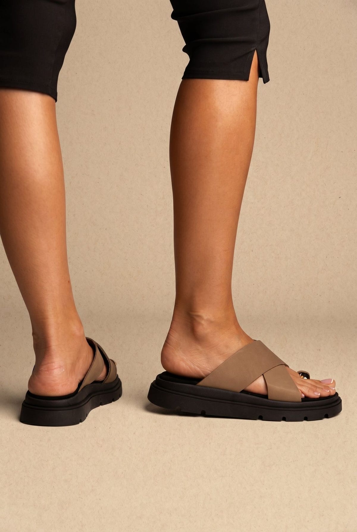 Toe Ring Flatform Sandals - Khaki