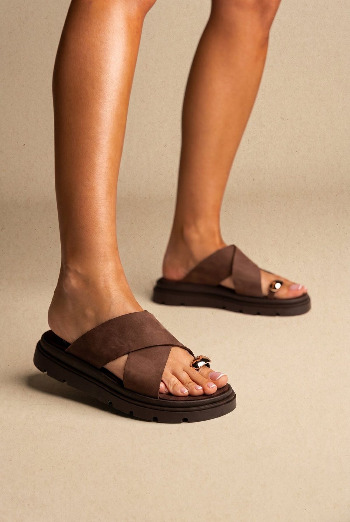 Toe Ring Flatform Sandals - Brown