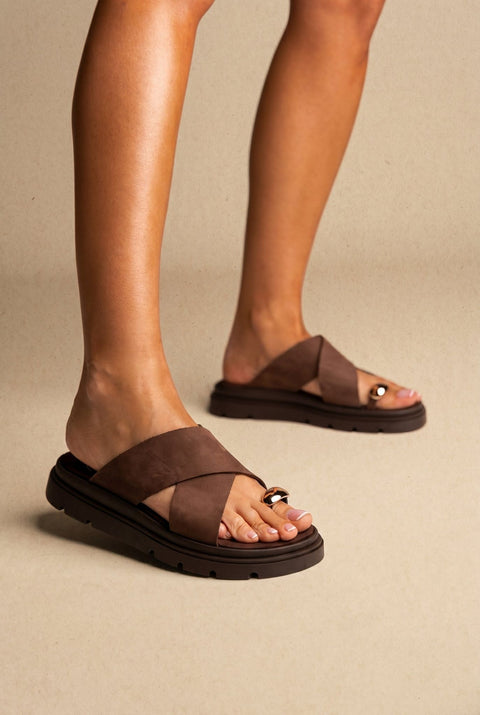 Toe Ring Flatform Sandali - Marrone