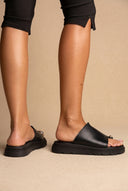 Toe Ring Flatform-Sandalen – Schwarz matt